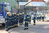 Die Bergungsgruppe in Aufstellung vor dem Gerätekraftwagen